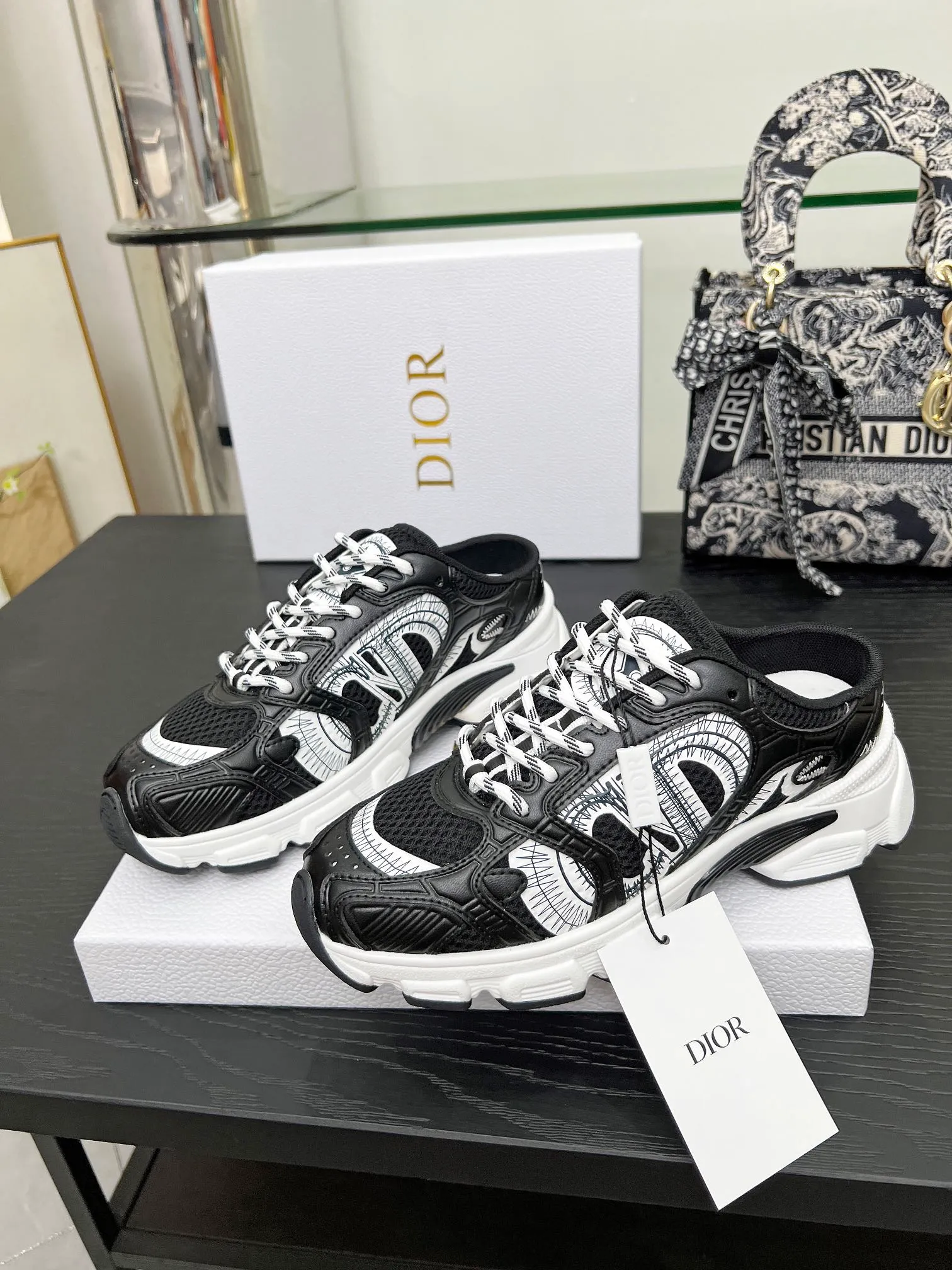 p560🐮🐮This Dior Chrono sports half slipper reinterprets running shoes with Dior's haute couture style. Gray mesh fabric is paired with tonal suede calfskin panels, the CD logo on the side, the star patch on the tongue and the Dior logo on the heel, all in classic fine detail. Featuring two-tone laces and a lightweight sole with star graphics, they can be worn year-round. Size: Women’s size 35-41 (35/42 can be customized) Men’s size 40-46 (men’s version is being printed) Color: 12 colors available